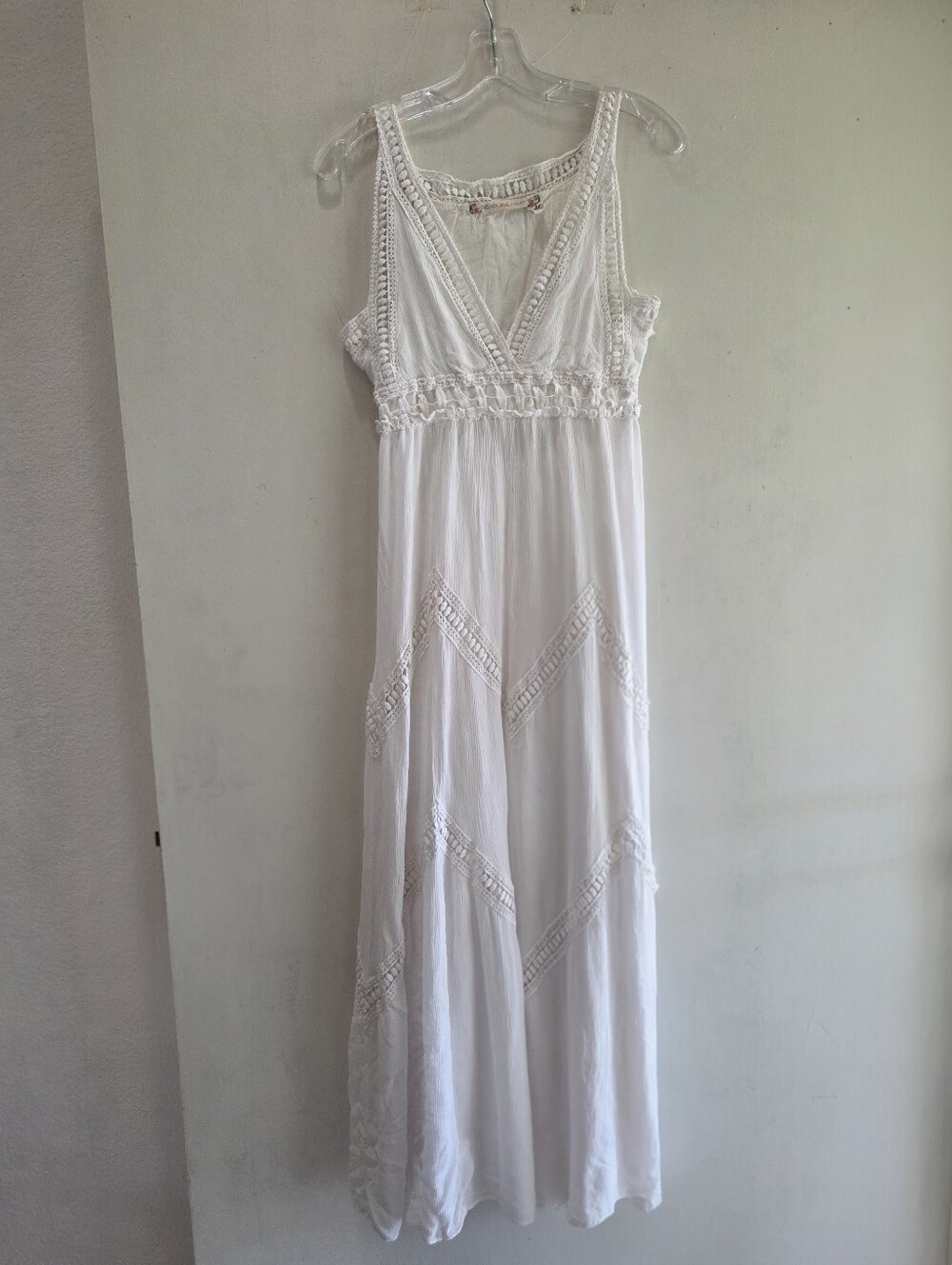 Chelsie & Violet EUC White Spring Summer Medium Bohemian Peasant Boho Maxi Dress